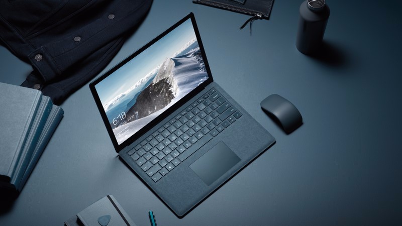 Surface Laptopレビュー。コバルトブルーの高級感は、全ての人を魅了 